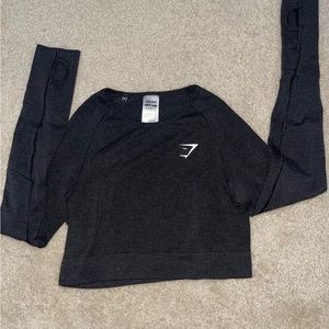 Black gym shark cropped shirt